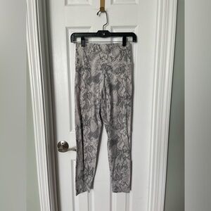 Aerie Offline leggings. Real Me. 7/8 legging. High rise. Snake print.